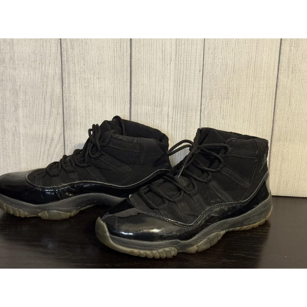 Jordan Men's Air Jordan 11 Retro Cap And Gown Shoes Size 8.5 Black